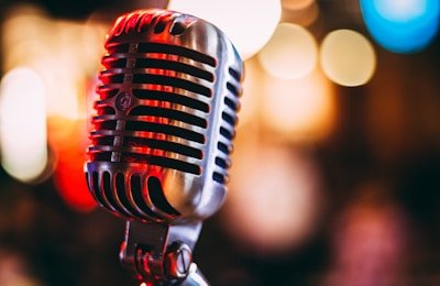 每日大瓜：某知名歌手演唱会假唱被实锤，观众现场录音曝光